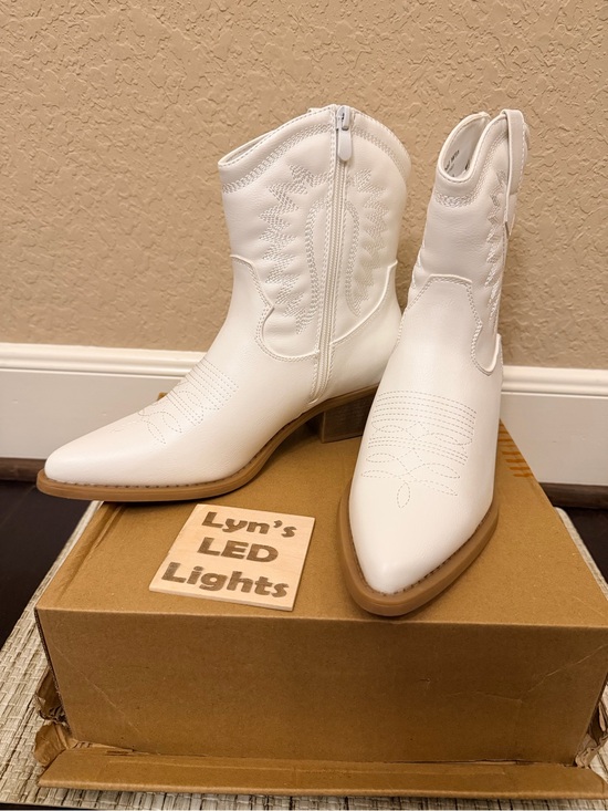 Shoes - White Western Ankle Boots - Women's Fashion Cowboy Boots Size 7.5
